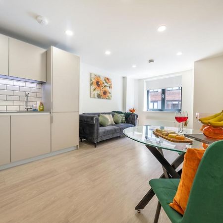Luxury One Bedroom Serviced Apartment In The Heart Of Bedford Eksteriør bilde