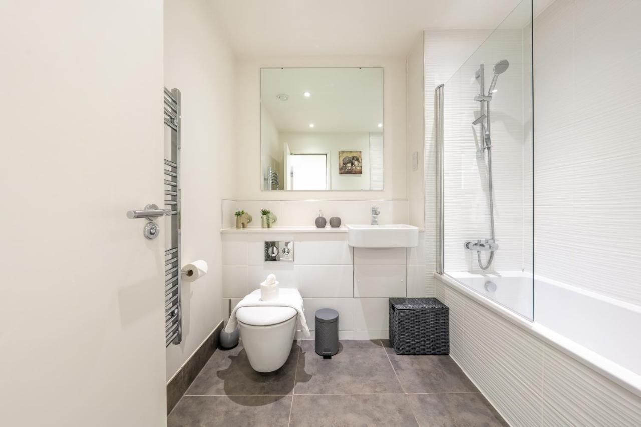 Luxury One Bedroom Serviced Apartment In The Heart Of Bedford Eksteriør bilde
