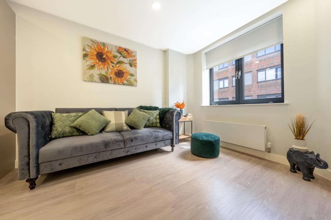 Luxury One Bedroom Serviced Apartment In The Heart Of Bedford Eksteriør bilde