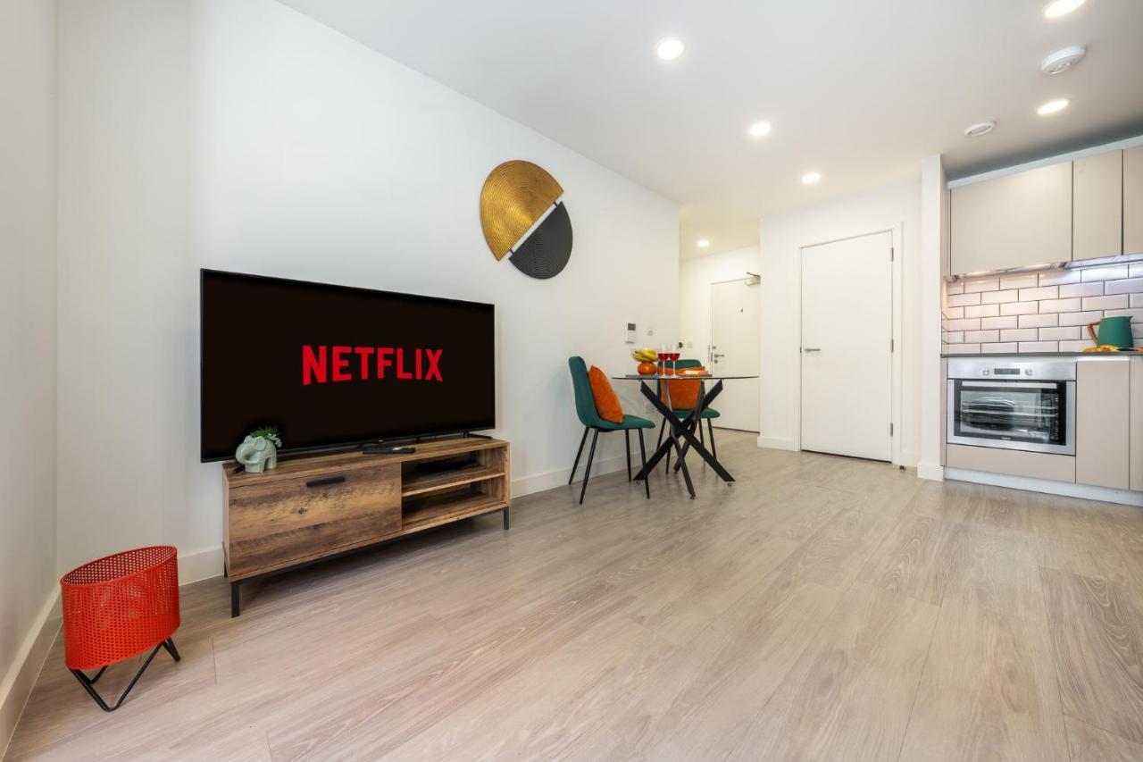 Luxury One Bedroom Serviced Apartment In The Heart Of Bedford Eksteriør bilde