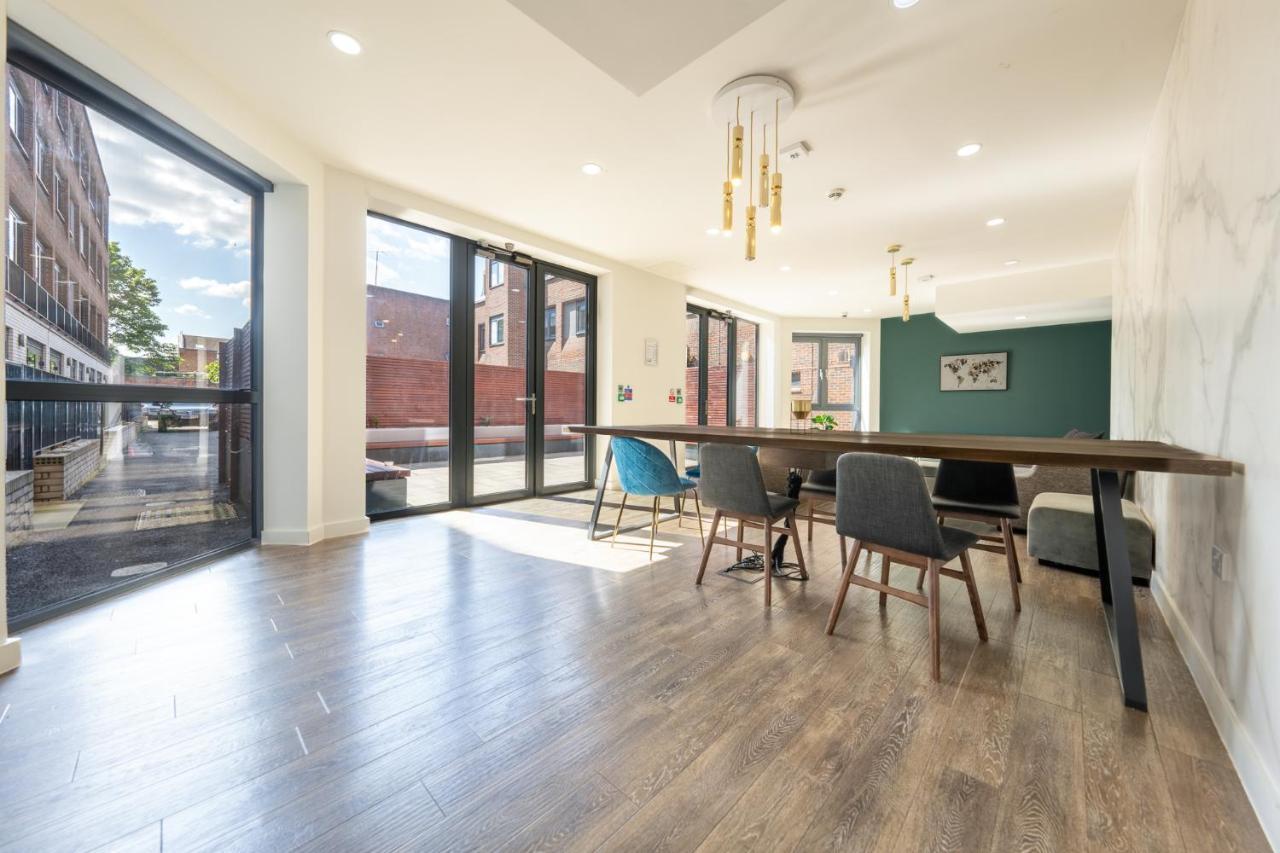 Luxury One Bedroom Serviced Apartment In The Heart Of Bedford Eksteriør bilde
