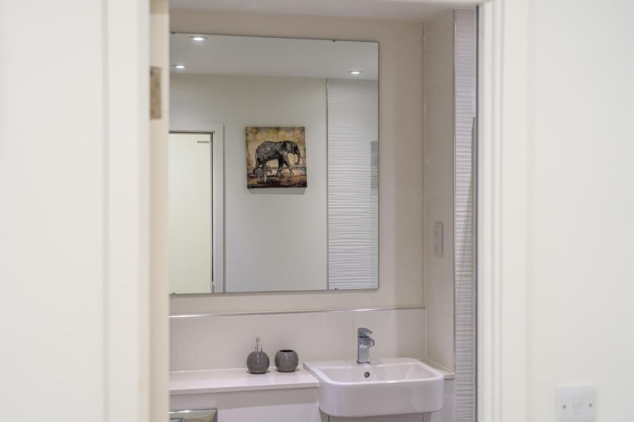 Luxury One Bedroom Serviced Apartment In The Heart Of Bedford Eksteriør bilde