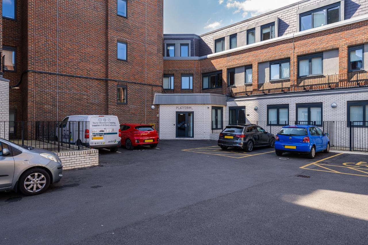 Luxury One Bedroom Serviced Apartment In The Heart Of Bedford Eksteriør bilde