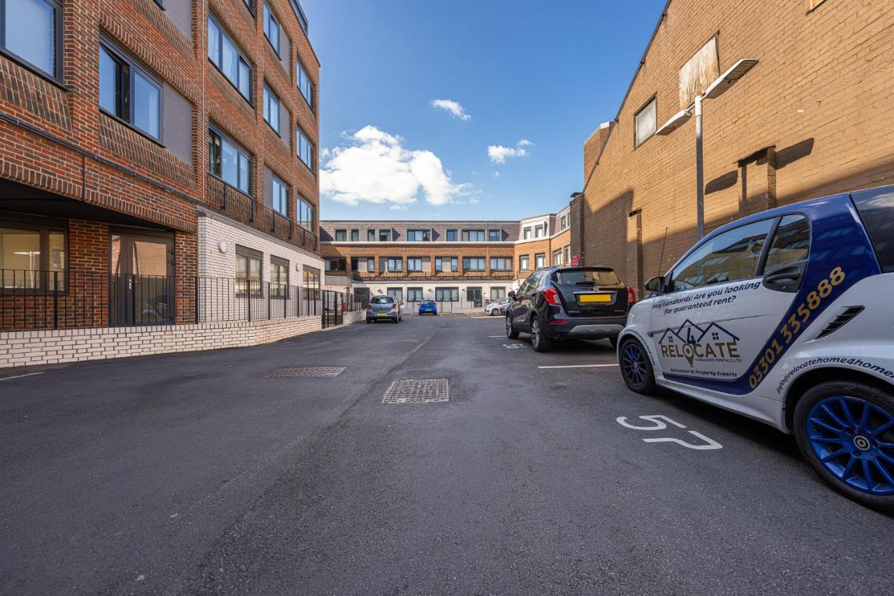 Luxury One Bedroom Serviced Apartment In The Heart Of Bedford Eksteriør bilde
